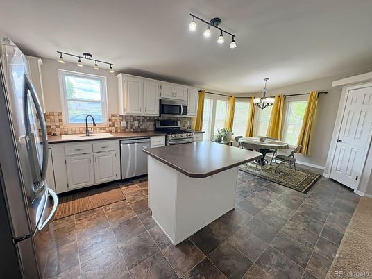 Chandelier, Dining room, Interior, Kitchen, Stainless Steel Appliances