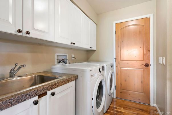 Interior, Washer, Wood Texture Flooring