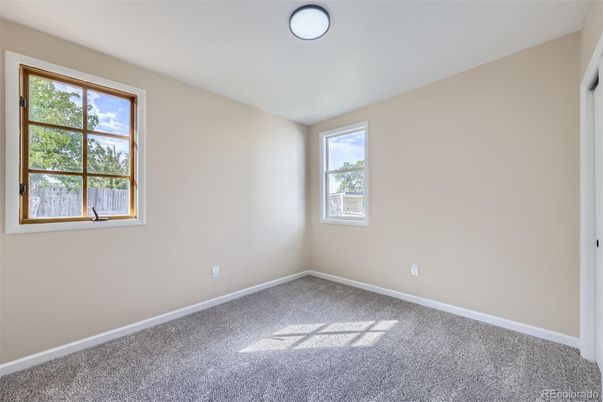 Empty room, Interior