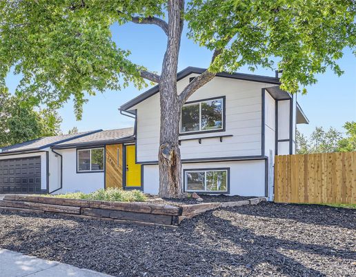 Attached, Exterior, Facade, Split Level