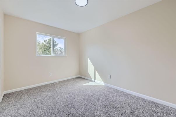 Empty room, Interior