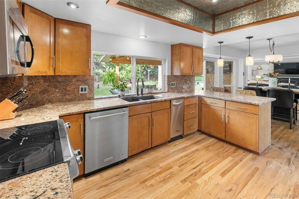 Dining room, Interior, Kitchen, Pendant Lights, Recessed Lighting, Wood Texture Flooring