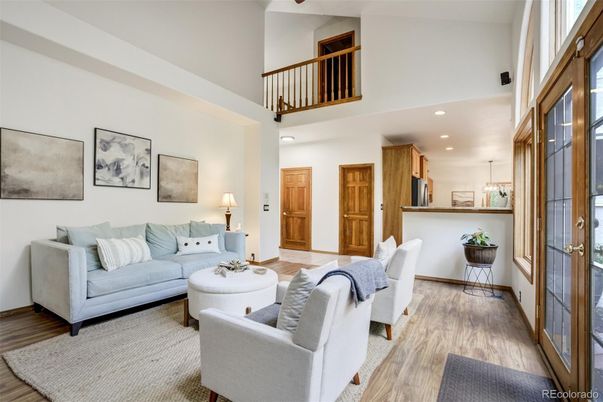 Interior, Living room, Pendant Lights, Recessed Lighting, Wood Texture Flooring
