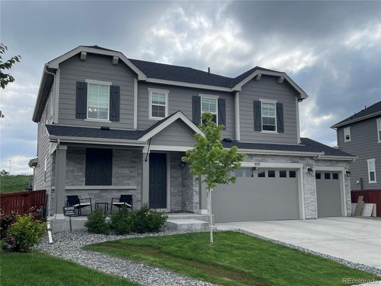 Attached, Exterior, Facade, American Craftsman