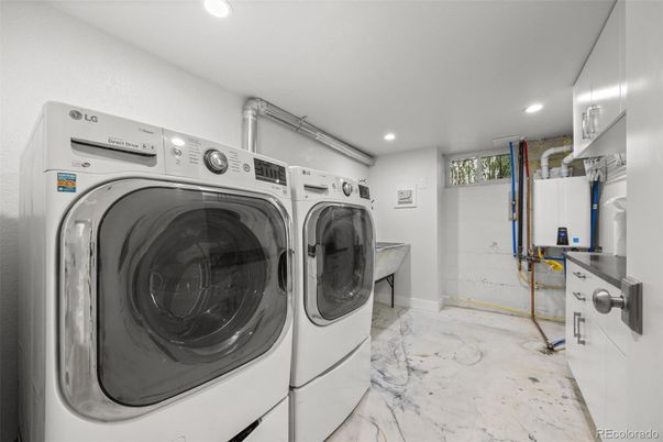 Interior, Marble, Recessed Lighting, Washer