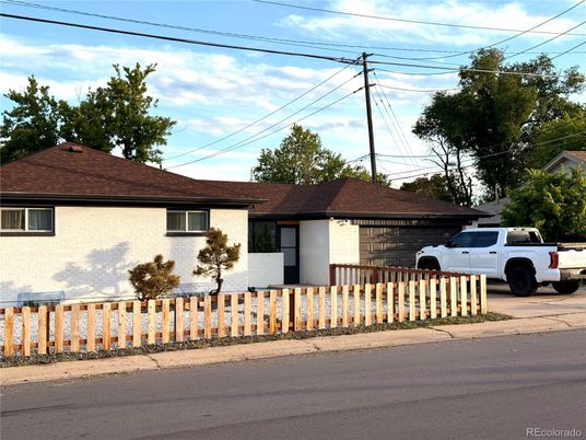 Attached, Exterior, Facade, None