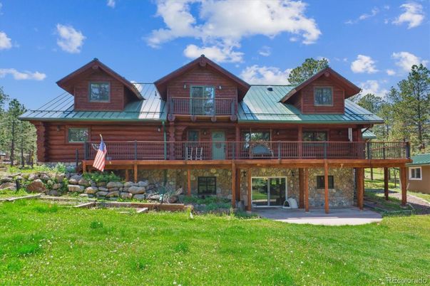 Exterior, Facade, Log Home