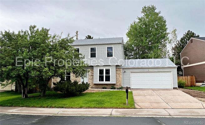 Attached, Exterior, Facade, Split Level
