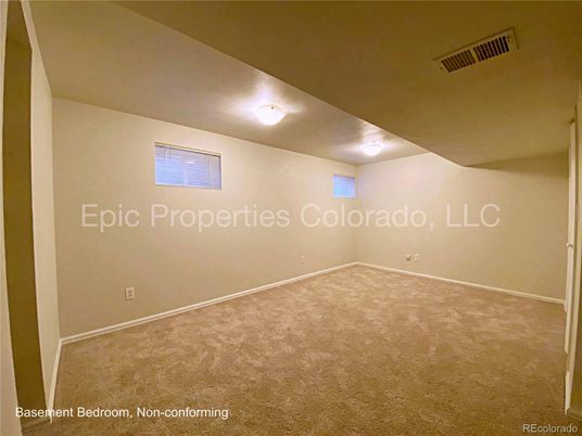 Empty room, Interior