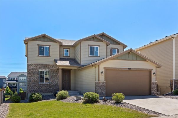 Attached, Exterior, Facade, American Craftsman