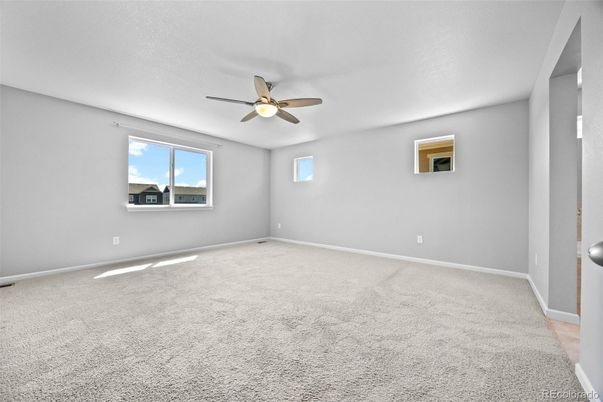 Empty room, Interior