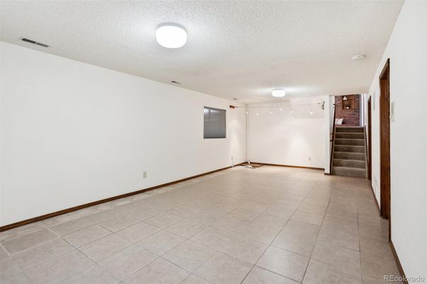 Empty room, Interior