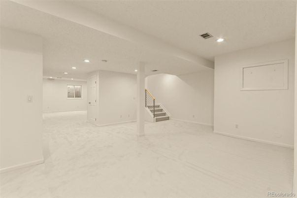 Empty room, Interior, Recessed Lighting