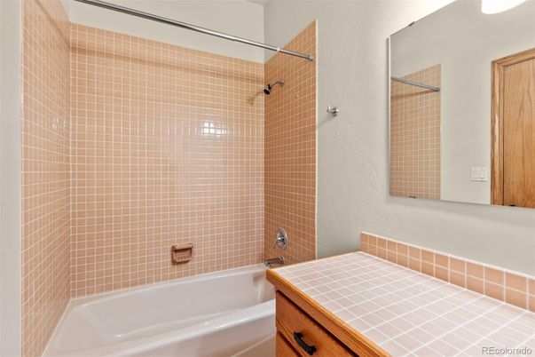 Bathroom, Interior, Tile Countertops