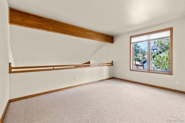 Empty room, Interior, Wooden Beams
