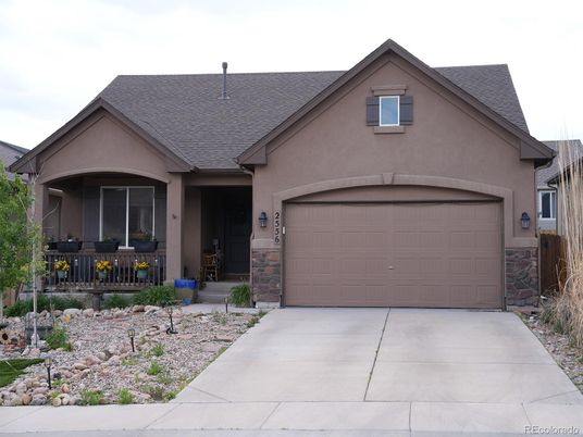 Attached, Exterior, Facade, American Craftsman
