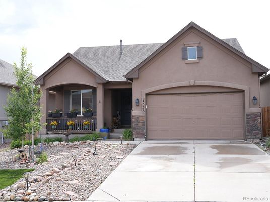 Attached, Exterior, Facade, American Craftsman