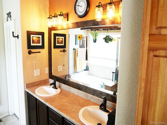 Bathroom, Dual Sink Vanities, Interior