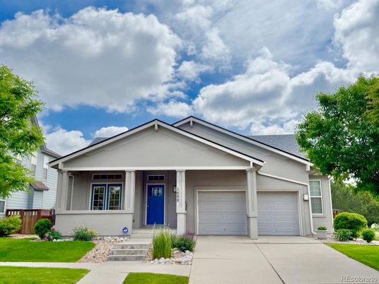 Attached, Exterior, Facade, American Craftsman
