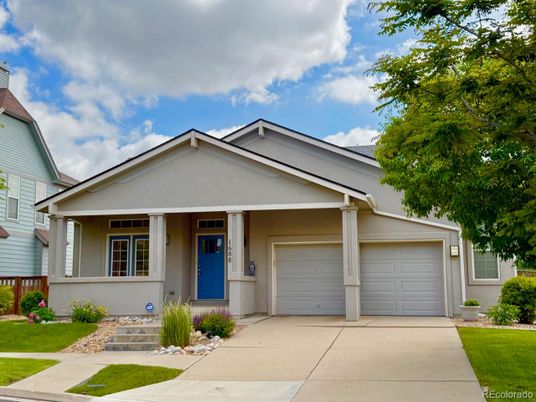 Attached, Exterior, Facade, American Craftsman