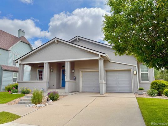 Attached, Exterior, Facade, American Craftsman