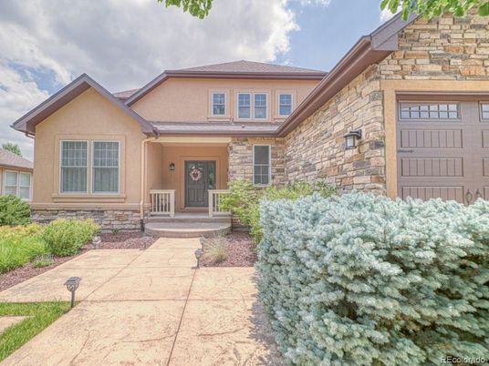 Attached, Exterior, Facade, American Craftsman