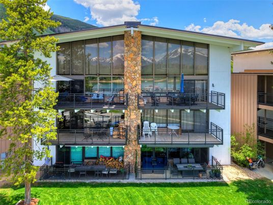 Backyard, Exterior, Facade, Modern