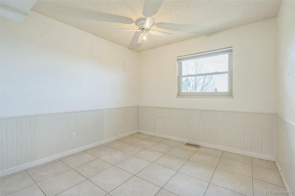 Empty room, Interior