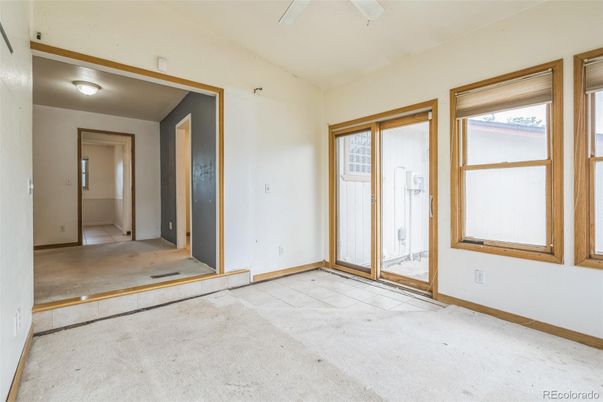 Empty room, Interior