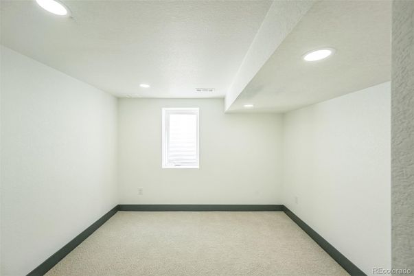 Empty room, Interior, Recessed Lighting
