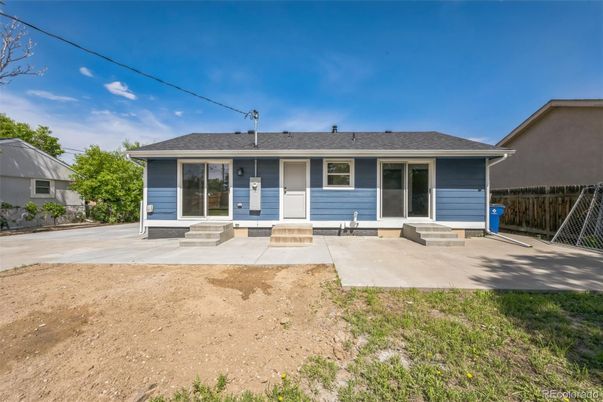 Exterior, Facade, Ranch