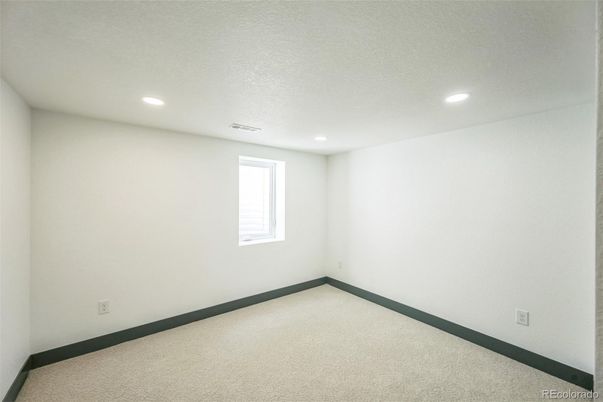 Empty room, Interior, Recessed Lighting