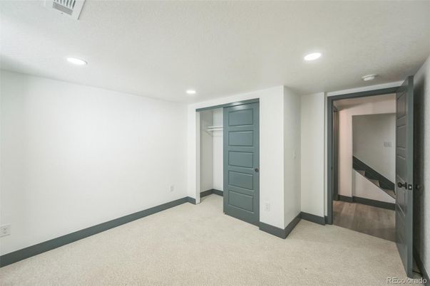 Empty room, Interior, Recessed Lighting