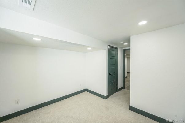 Empty room, Interior, Recessed Lighting