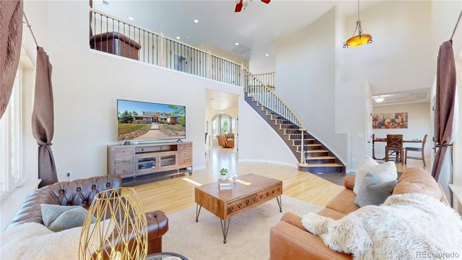 Dining room, Interior, Living room, Pendant Lights, Recessed Lighting, Wood Texture Flooring