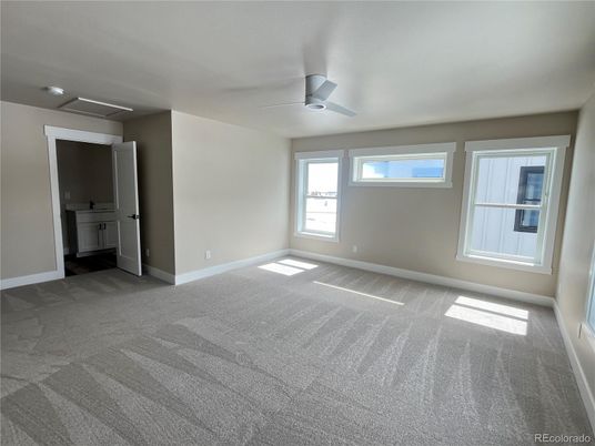 Empty room, Interior