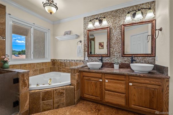 Bathroom, Dual Sink Vanities, Interior