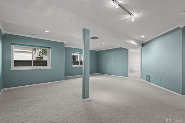 Empty room, Interior, Recessed Lighting