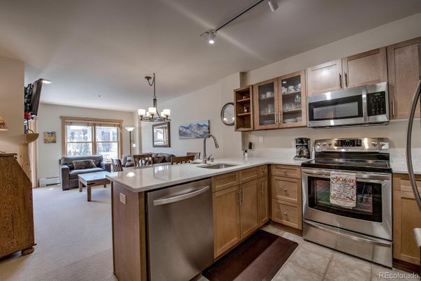 Chandelier, Dining room, Interior, Kitchen, Living room, Stainless Steel Appliances