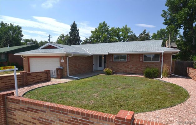 Attached, Exterior, Facade, Brick Facade, Ranch