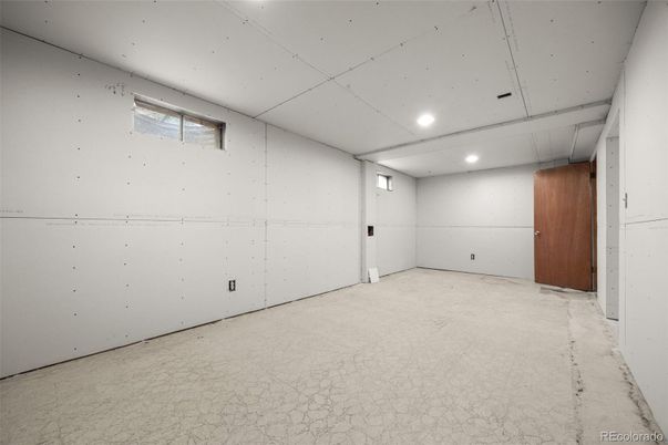 Empty room, Interior, Recessed Lighting
