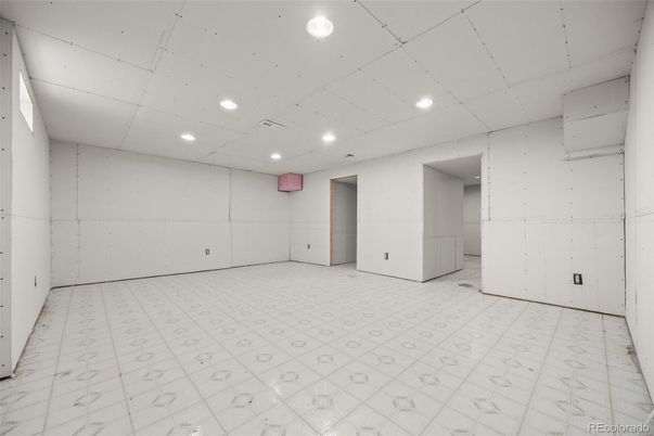 Empty room, Interior, Marble, Recessed Lighting