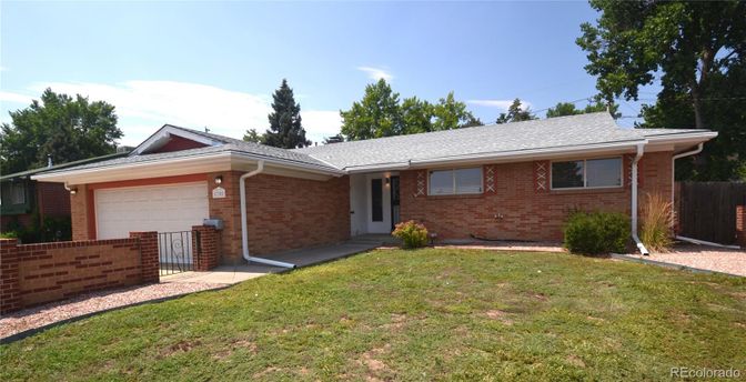 Attached, Exterior, Facade, Brick Facade, Ranch