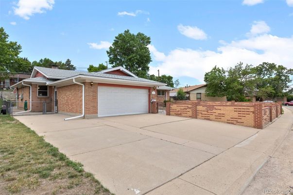 Attached, Exterior, Facade, Brick Facade, Ranch