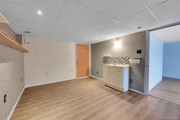 Empty room, Interior, Recessed Lighting, Wood Texture Flooring