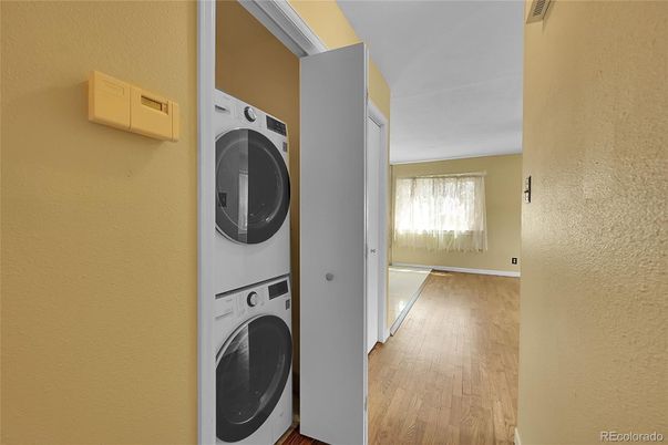 Interior, Utility Closets, Washer, Wood Texture Flooring