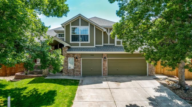 Attached, Exterior, Facade, Brick Facade, American Craftsman