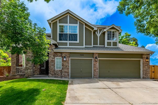 Attached, Exterior, Facade, American Craftsman