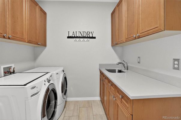 Interior, Washer, Wood Texture Flooring