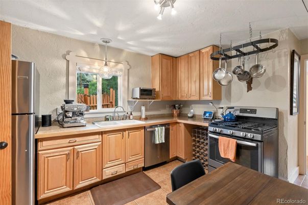 Interior, Kitchen, Pendant Lights, Stainless Steel Appliances